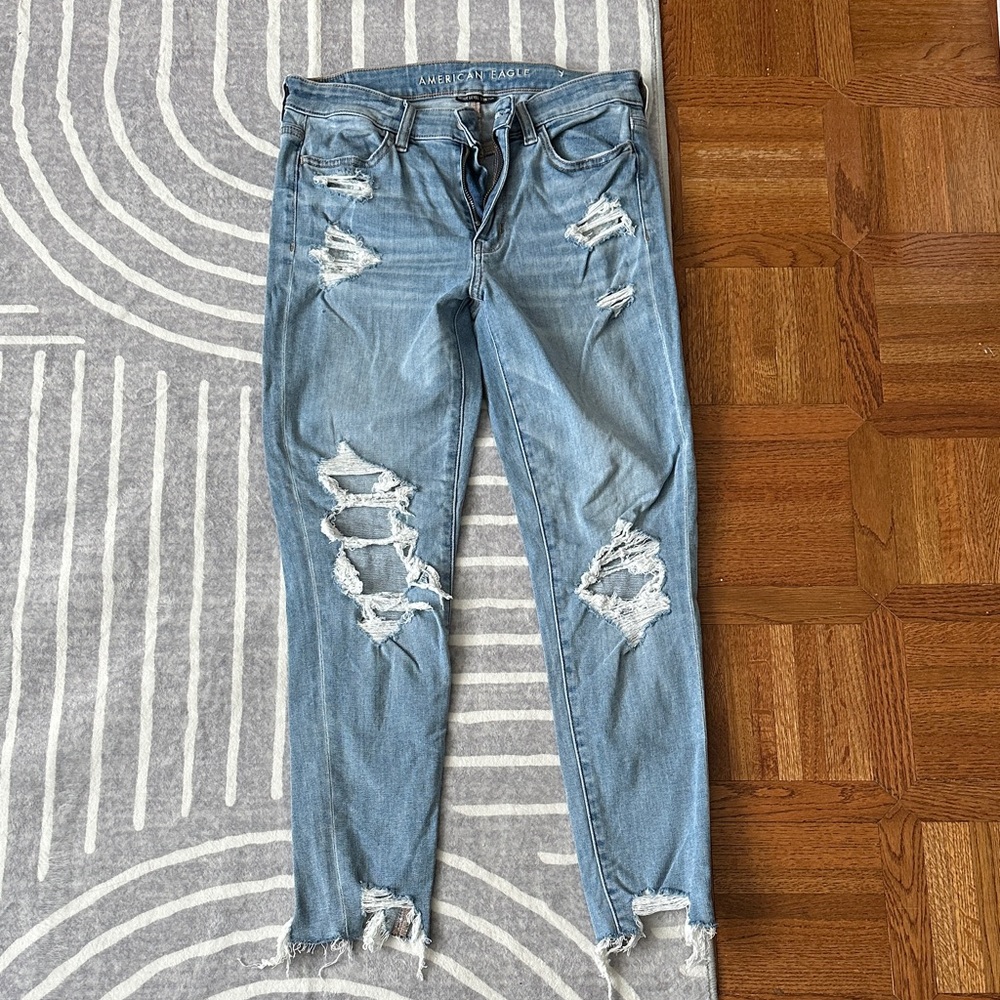 women’s ripped cropped jeans